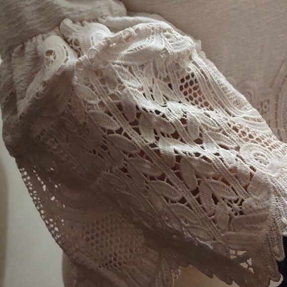 Altar'd State‎ Women's Size S Cream Lace hem Crop Top, 3/4 length bell sleeve - Picture 3 of 7